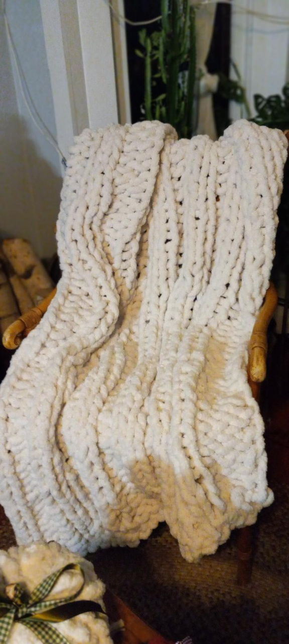 Luxurious Dbl Ribbed Stitch Ivory Throw